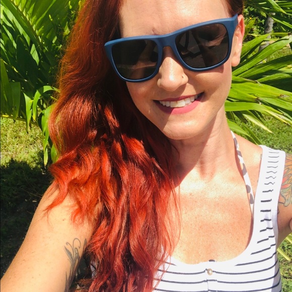 Meet your Posher, Crystal - Picture 1 of 1